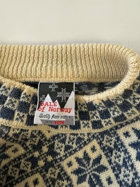 Vintage Dale Of Norway Snowflake Wool Crewneck Sweater Size Medium