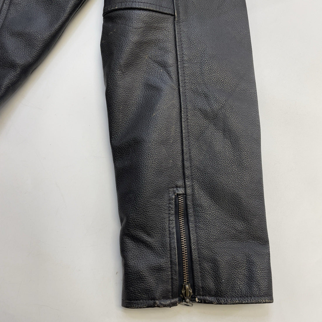 Vintage Avirex Leather Classic Motorcycle Jacket Size Large Patches D Pocket