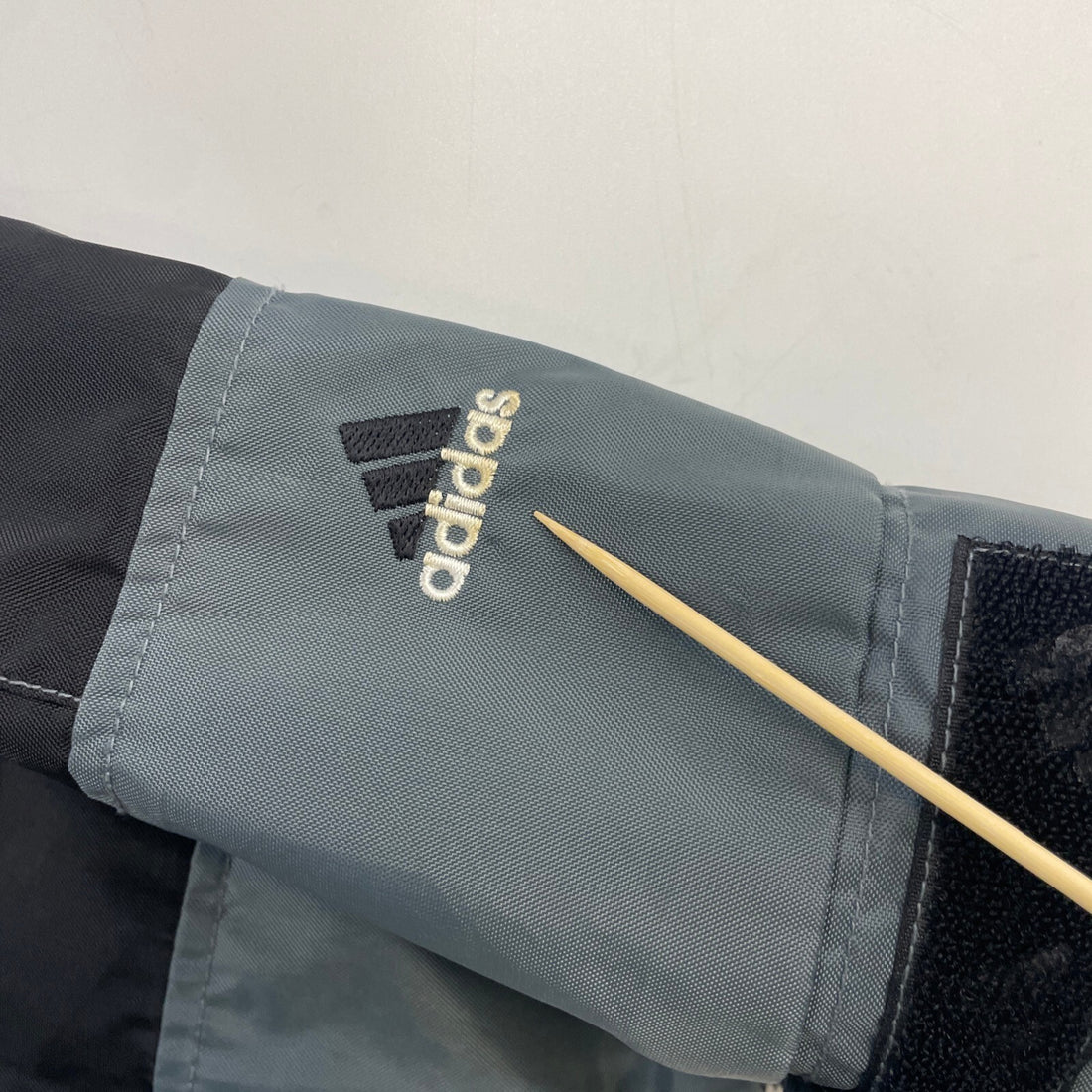 Vintage Adidas Windbreaker Light Jacket Size XL Black