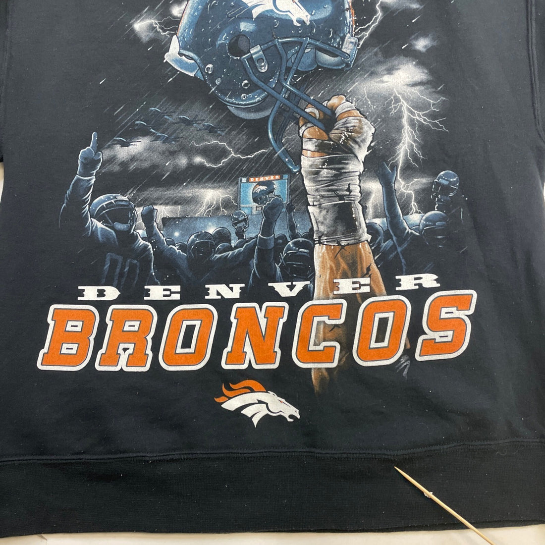 Denver Broncos Sweatshirt Crewneck Size Large NFL