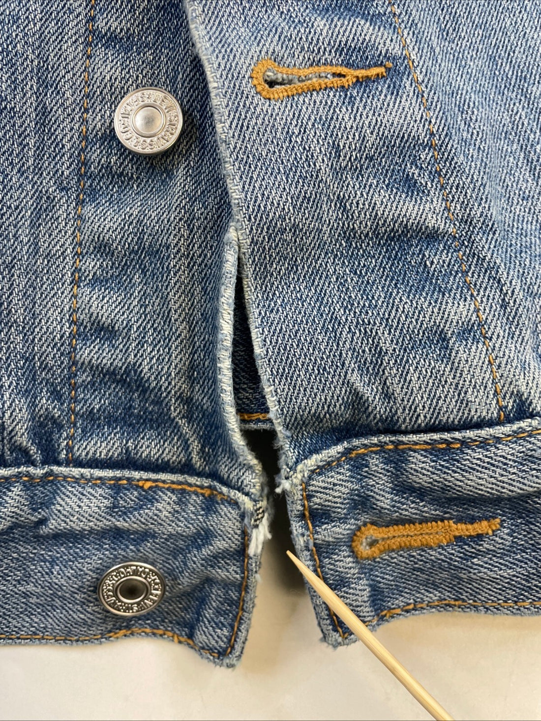 Vintage Levi's Denim Trucker Jacket Size Small Blue