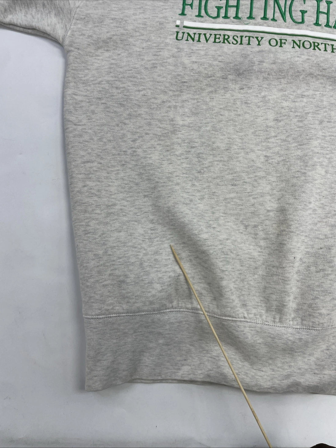 North Dakota Fighting Hawks Champion Crewneck Sweatshirt Size Medium NCAA