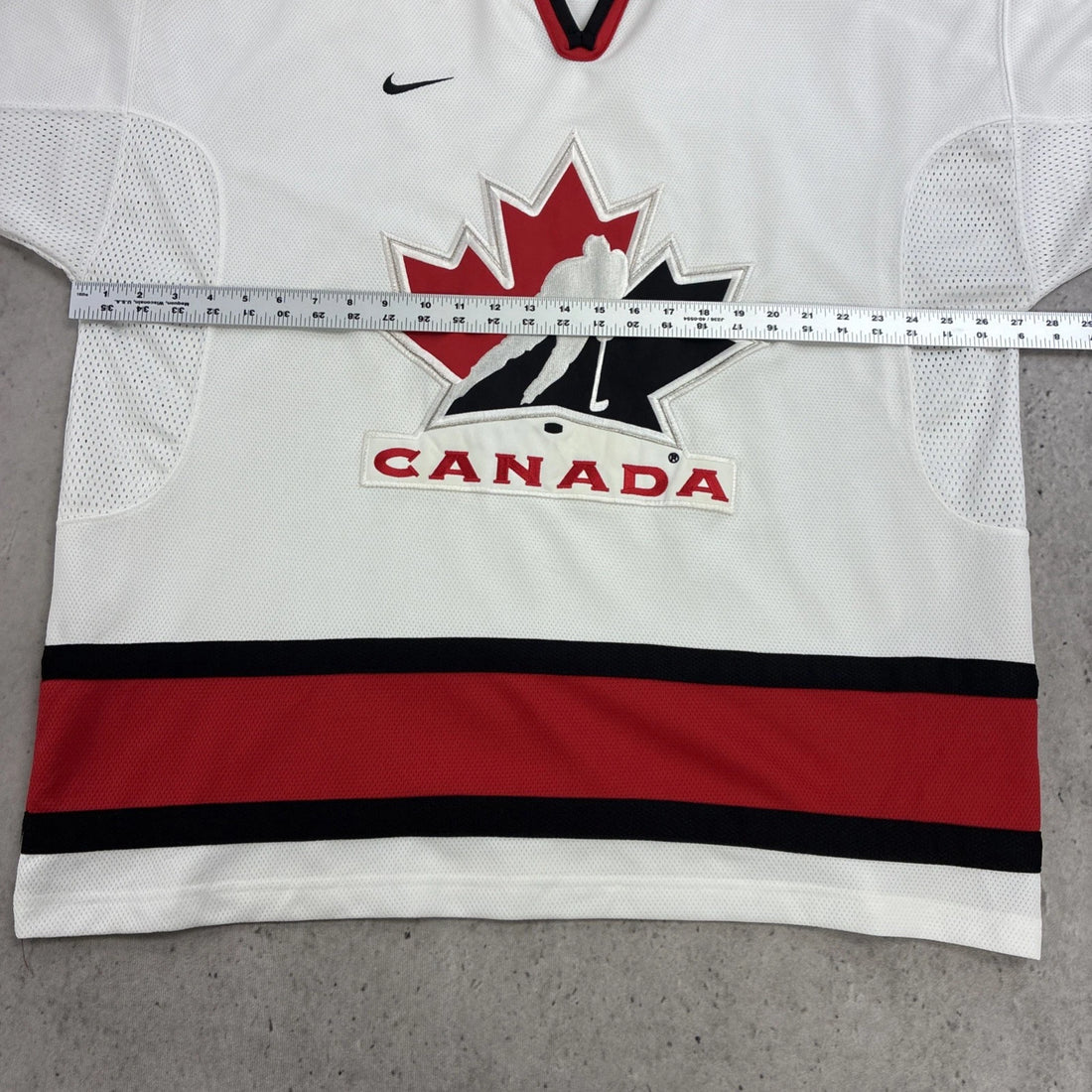 Vintage Team Canada Nike Hockey Jersey Size XL IIHF