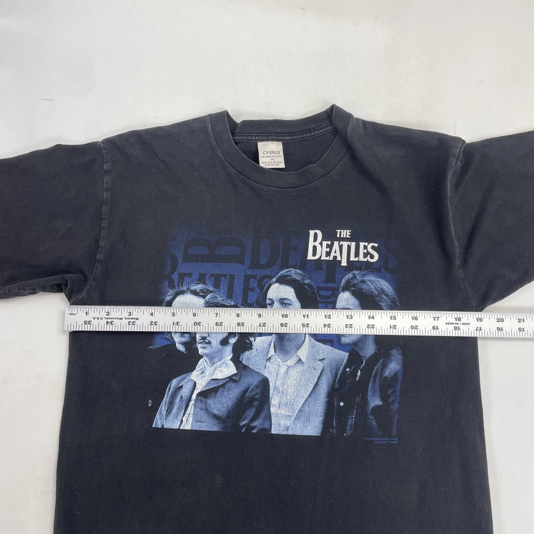 Vintage The Beatles T-Shirt Size Medium 2002