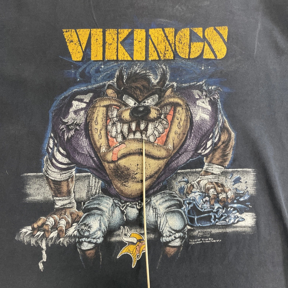 Vintage Minnesota Vikings Taz Looney Tunes T-Shirt Size Large NFL