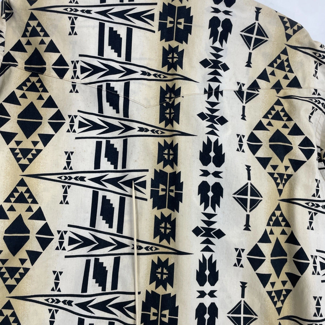 Vintage Wrangler Pearl Snap Shirt Size Large Western Aztec