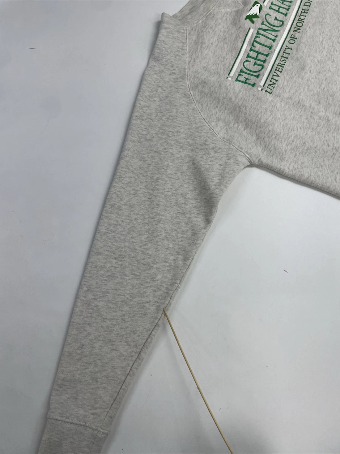 North Dakota Fighting Hawks Champion Crewneck Sweatshirt Size Medium NCAA