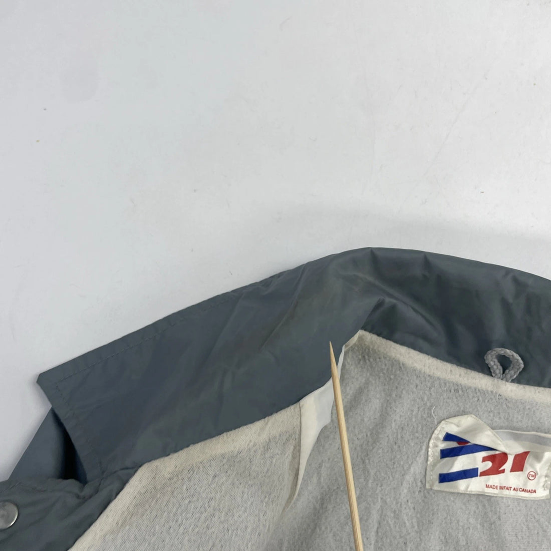 Vintage Labatt's Lite Calgary 88 Olympics Light Jacket Size XL Beer Promo
