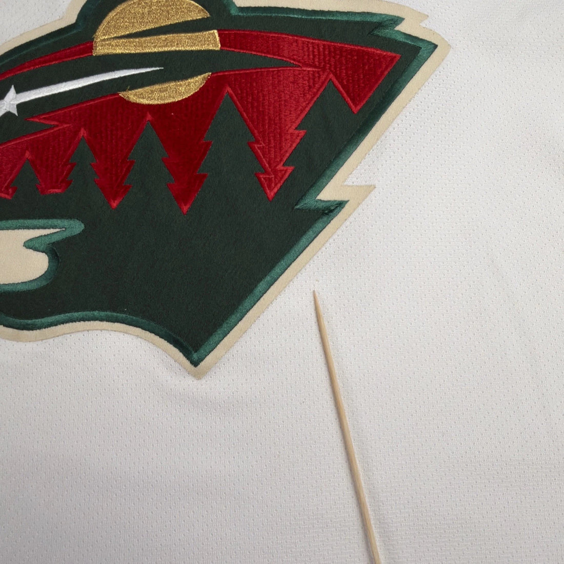 Vintage Minnesota Wild CCM Jersey Size XL Center Ice White NHL