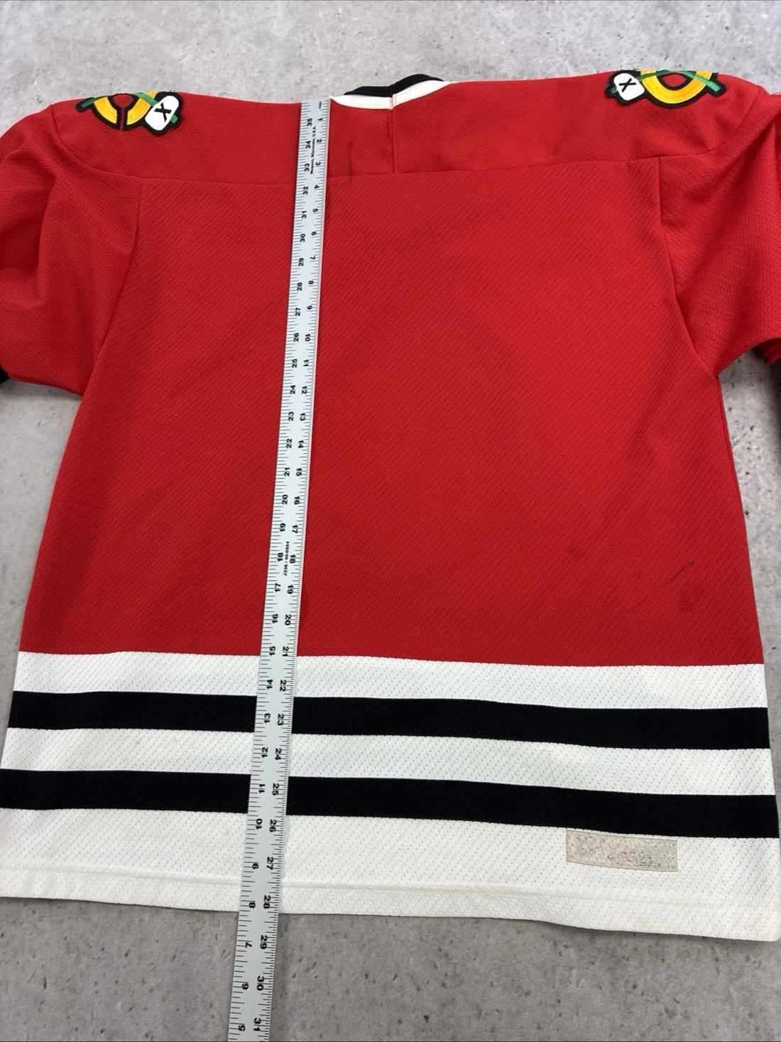 Vintage Chicago Blackhawks CCM Maska Hockey Jersey Size Medium NHL