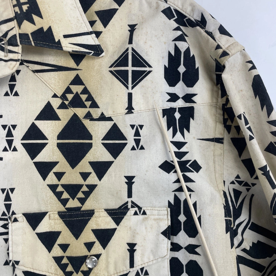 Vintage Wrangler Pearl Snap Shirt Size Large Western Aztec