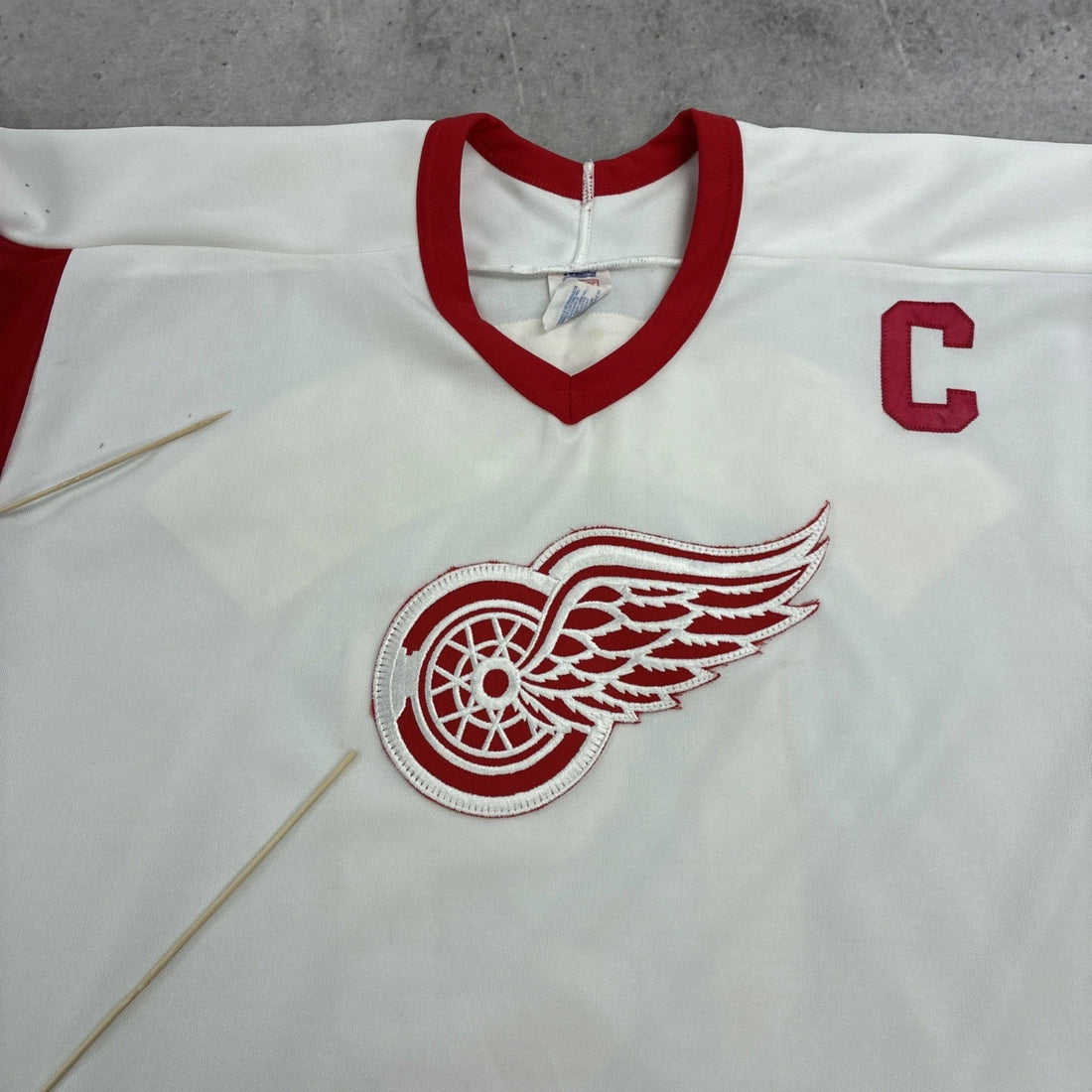 Vintage Detroit Red Wings Steve Yzerman CCM Jersey Size XL NHL