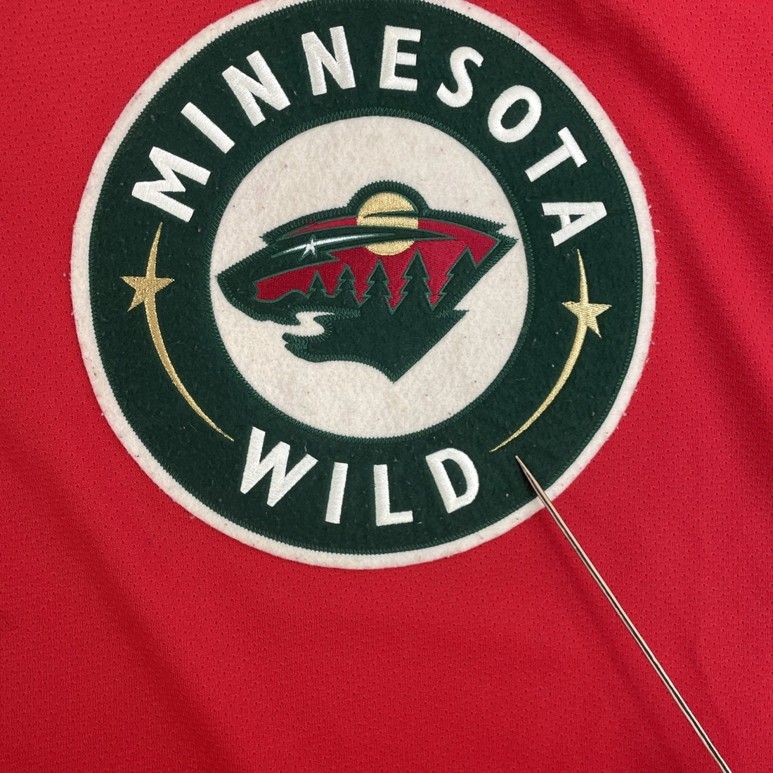 Vintage Minnesota Wild CCM Jersey Size Medium Red Centre Ice NHL