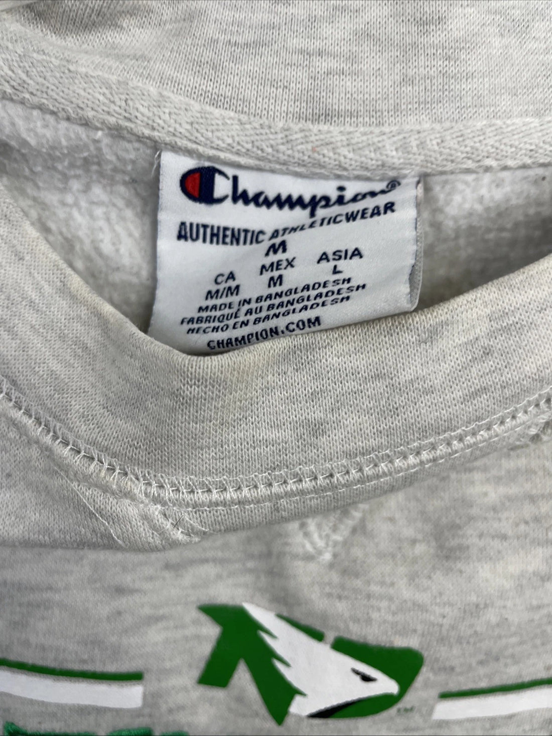 North Dakota Fighting Hawks Champion Crewneck Sweatshirt Size Medium NCAA