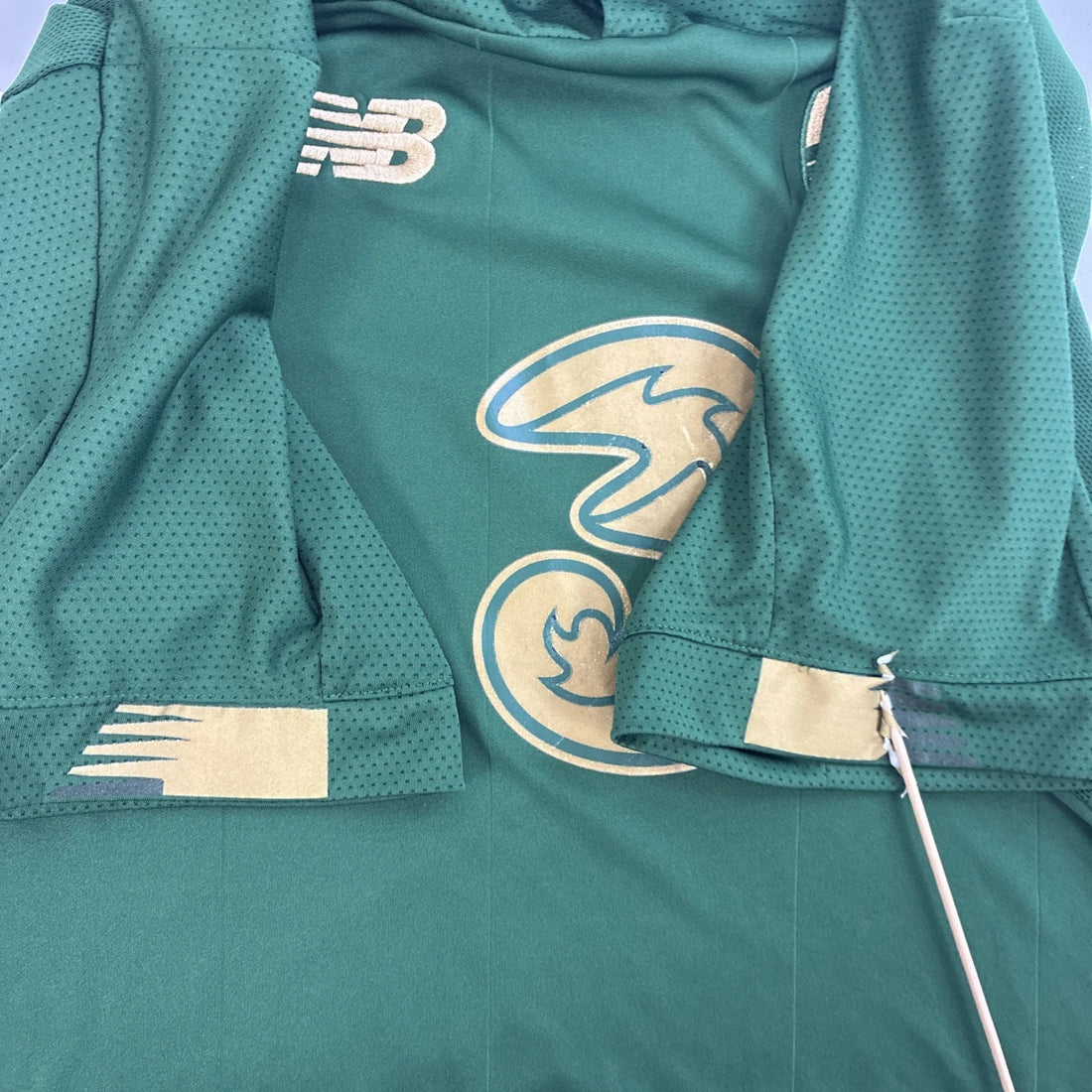Ireland New Balance Football Kit Jersey Size XL