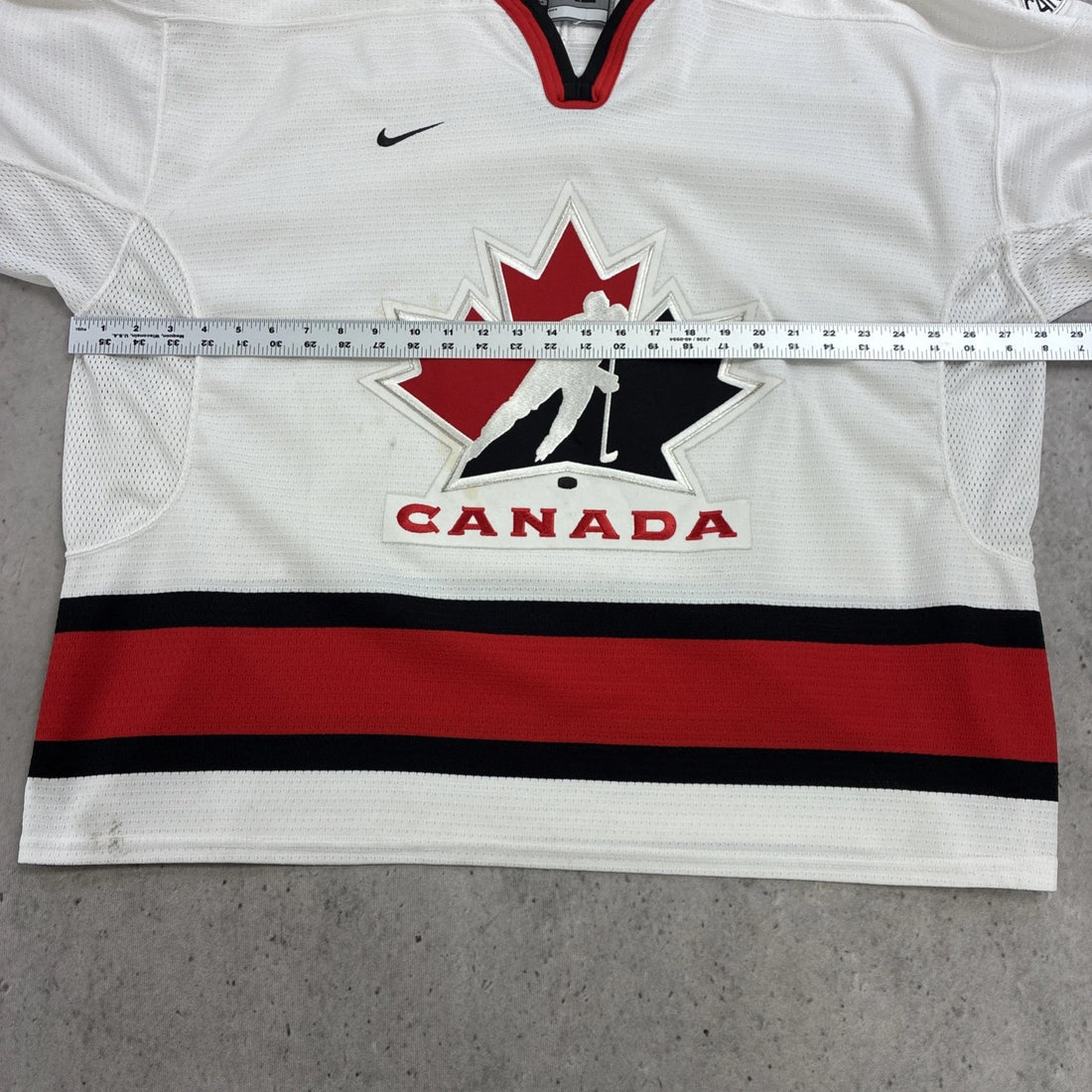 Vintage Team Canada Nike Hockey Jersey Size XL IIHF