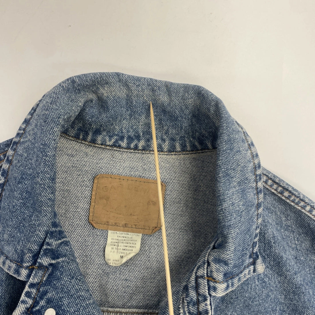 Vintage Gap Denim Trucker Jacket Size Medium Blue