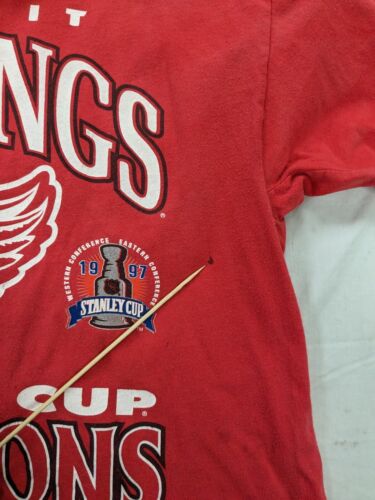 Vintage Detroit Red Wings Stanley Cup Champions Size Medium Red 1997 90s NHL