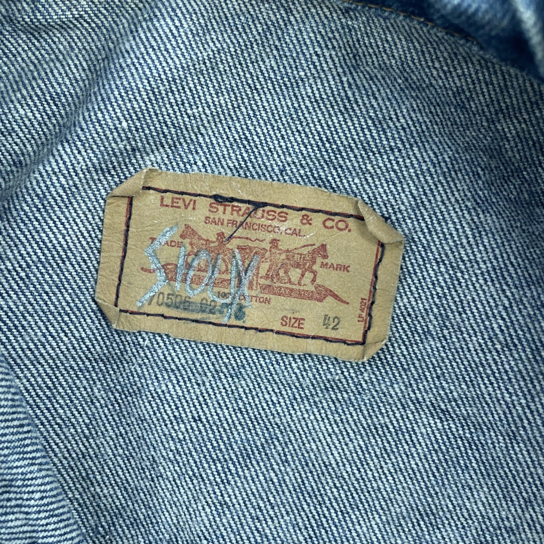 Vintage Levi's Denim Trucker Jacket Size 42 Blue