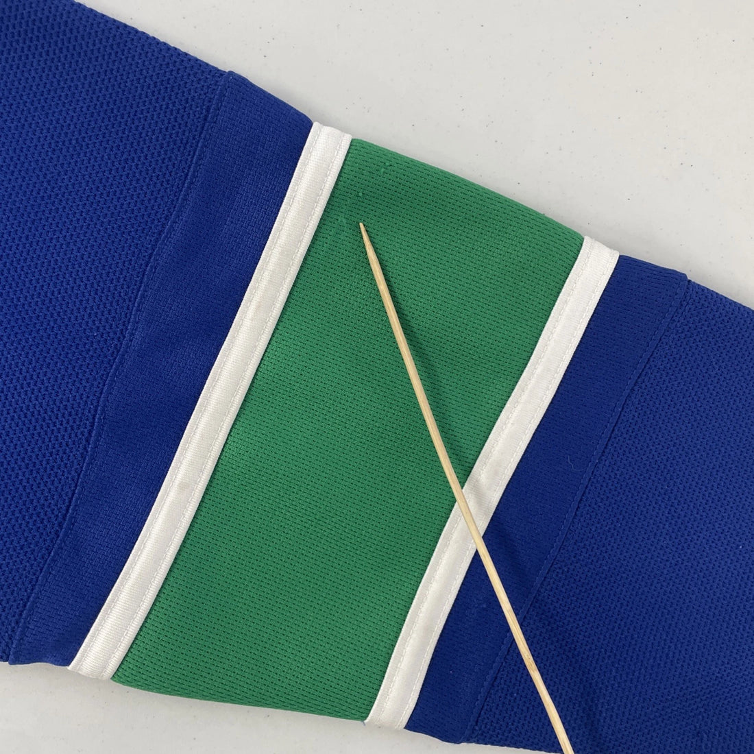 Vancouver Canucks Reebok Jersey Size Medium NHL