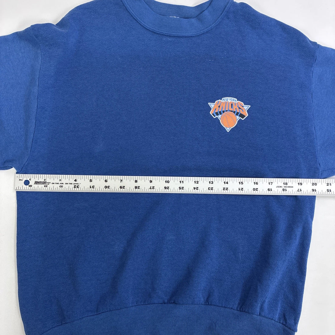 New York Knicks Crewneck Sweatshirt Size Medium NBA