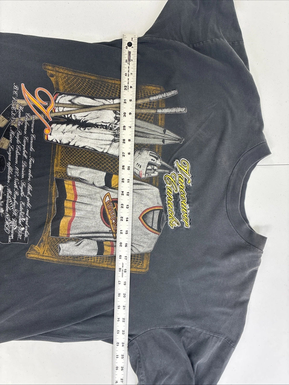 Vintage Vancouver Canucks Nutmeg T-Shirt Size Large NHL