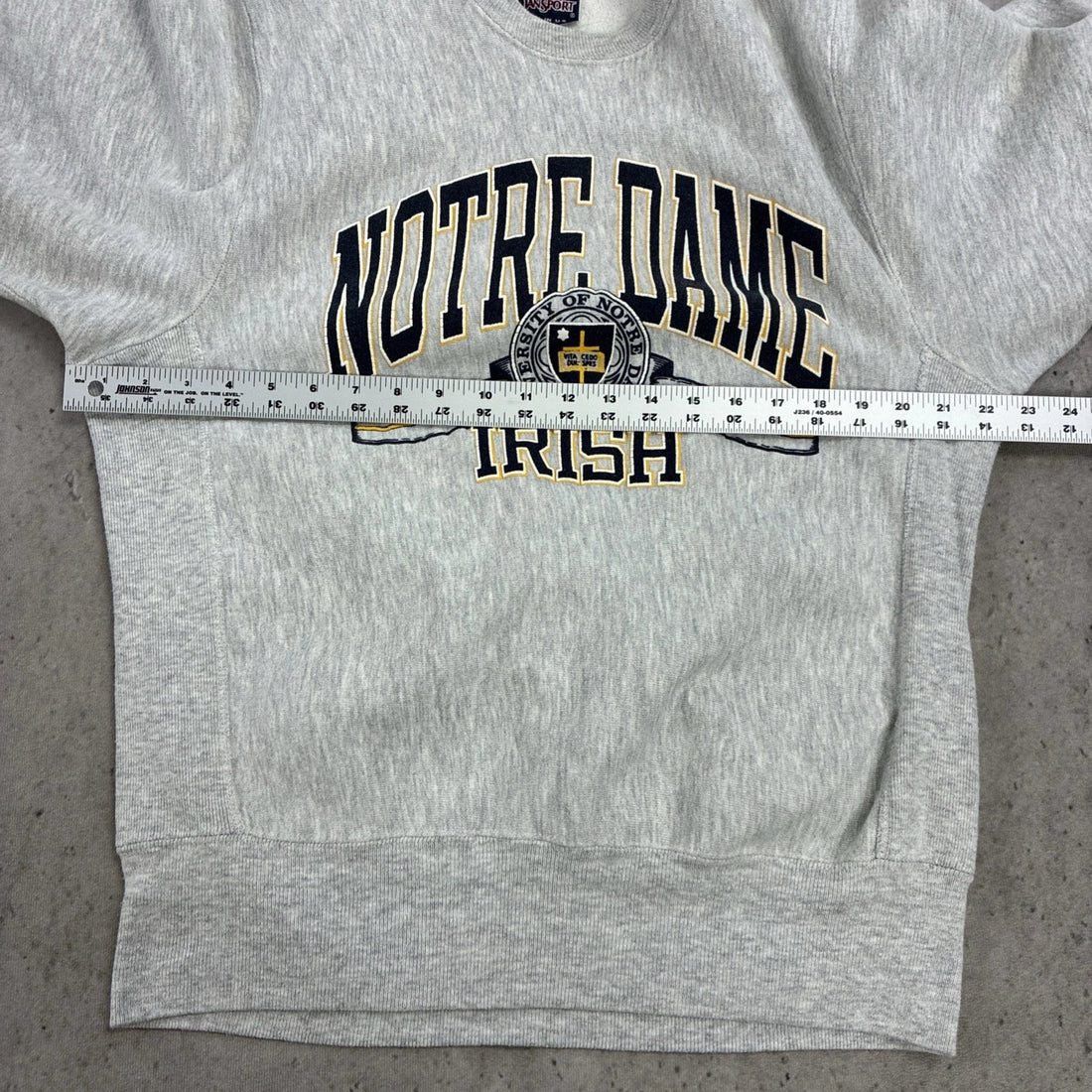 Vintage Notre Dame Fighting Irish Crewneck Sweatshirt Size Medium NCAA