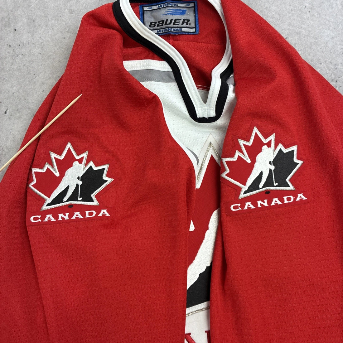 Vintage Team Canada Bauer Hockey Jersey Size XL IIHF