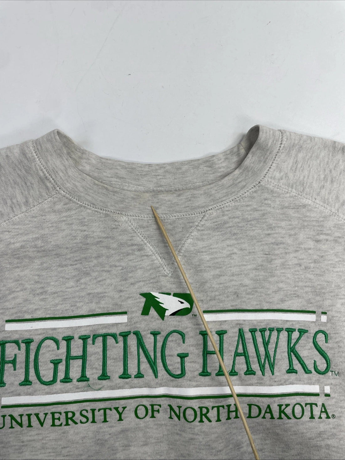 North Dakota Fighting Hawks Champion Crewneck Sweatshirt Size Medium NCAA