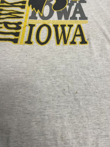 Vintage Iowa Hawkeyes T-Shirt Size Large 90s NCAA