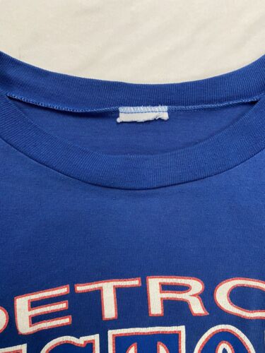 Vintage Detroit Pistons T-Shirt Size 2XL Blue Single Stitch 90s NBA