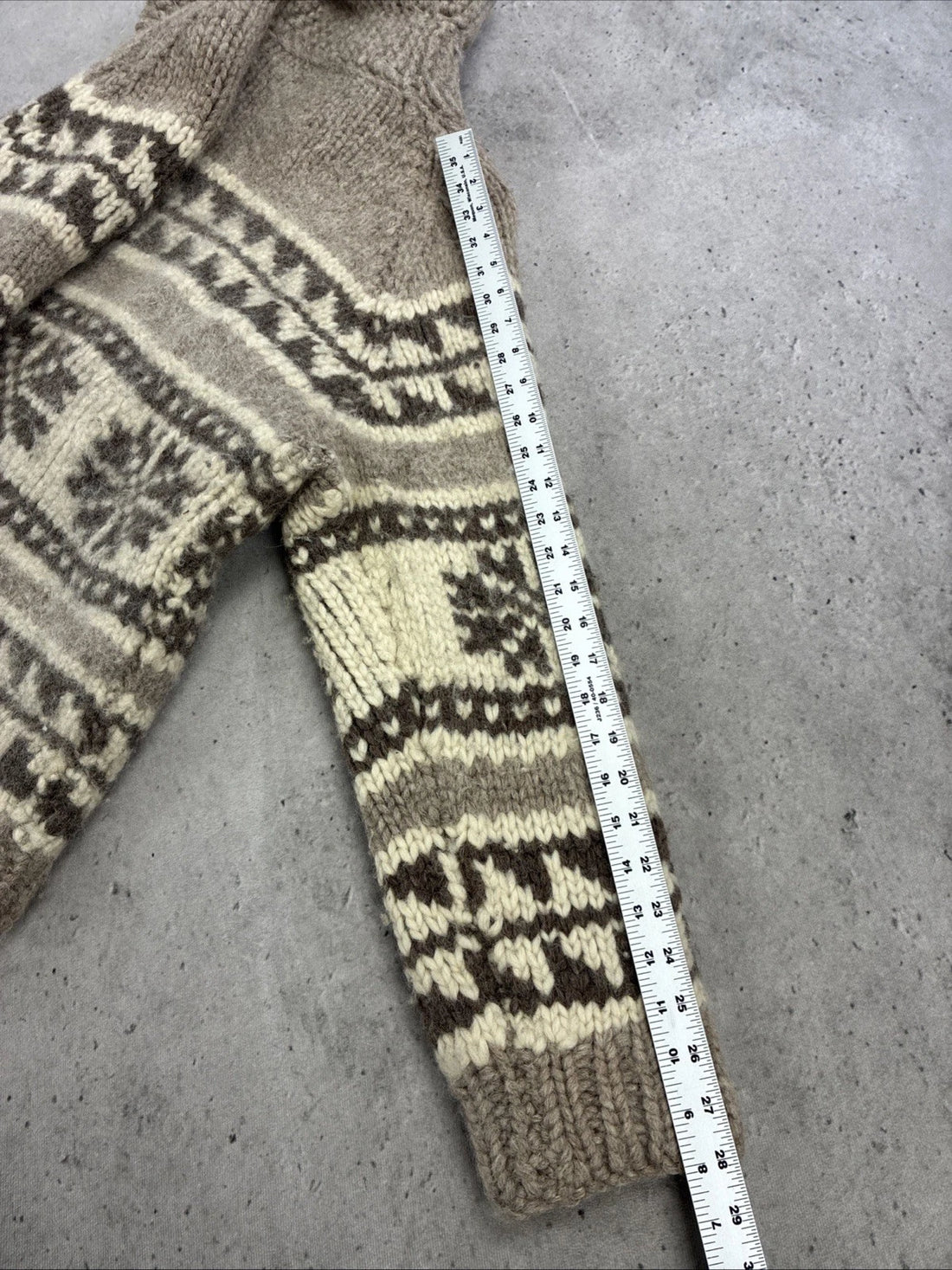 Snowflake Fair Isle Wool Knit Cowichan Sweater Size Medium Vintage