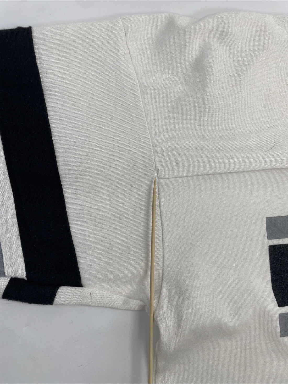 Vintage Los Angeles Raiders V-Neck T-Shirt Jersey Size Large 90s NFL