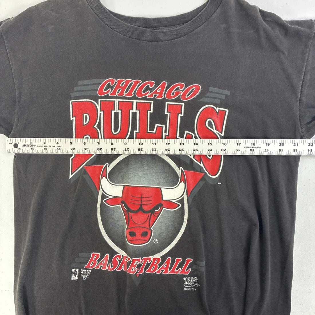 Vintage Chicago Bulls T-Shirt Size Large 90s NBA