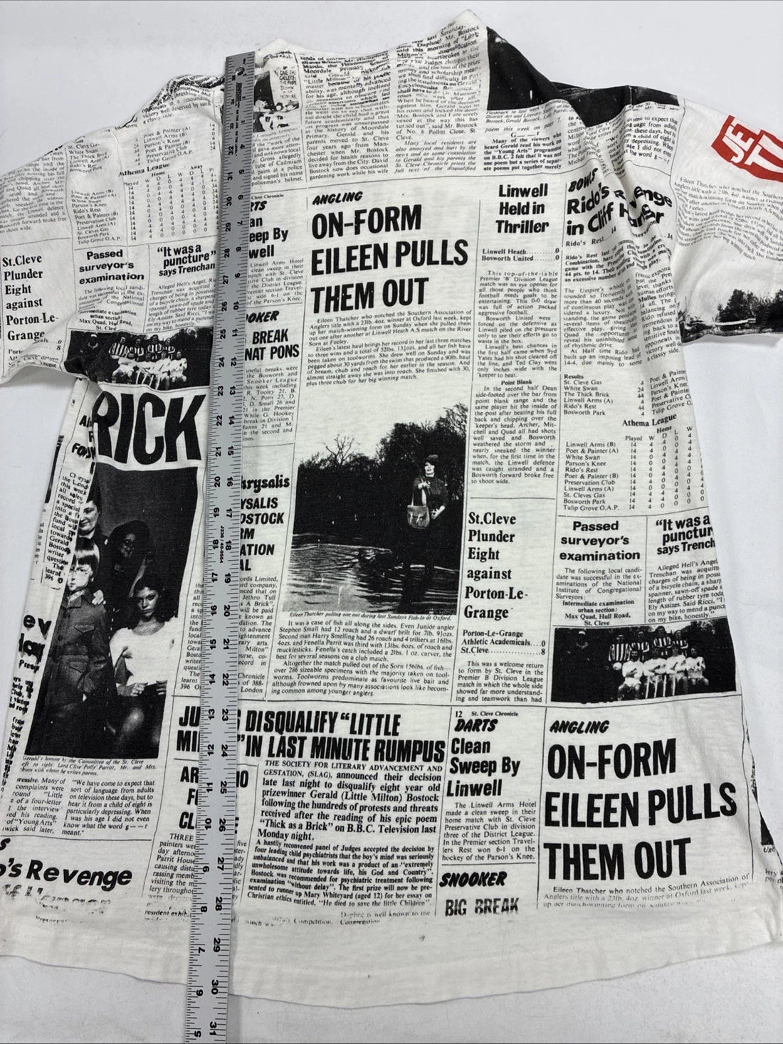 Vintage Jethro Tull Thick As A Brick Newspaper T-Shirt XL All Over Print 90s