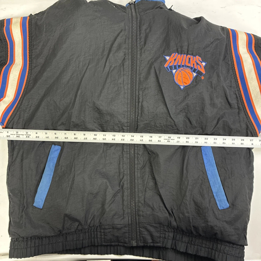 New York Knicks Pro Player Reversible Puffer Jacket Size Large NBA
