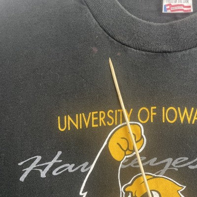 Vintage Iowa Hawkeyes T-Shirt Size Large 90s NCAA