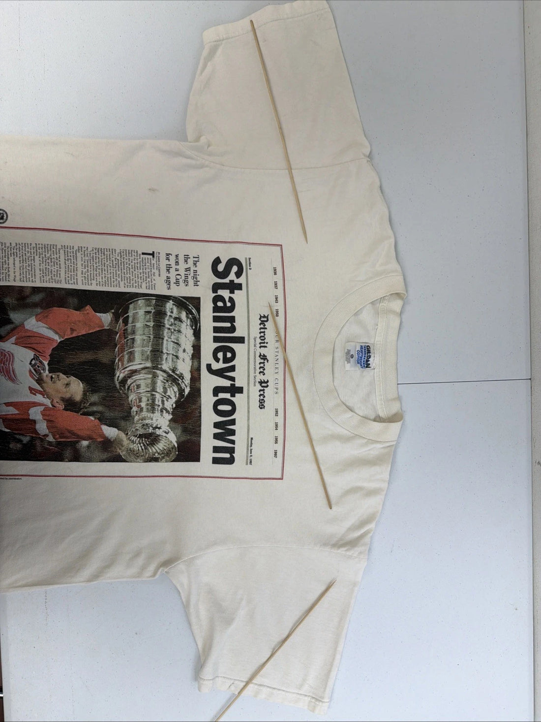 Vintage Detroit Red Wings Stanley Cup Newspaper T-Shirt Size XL 90s NHL
