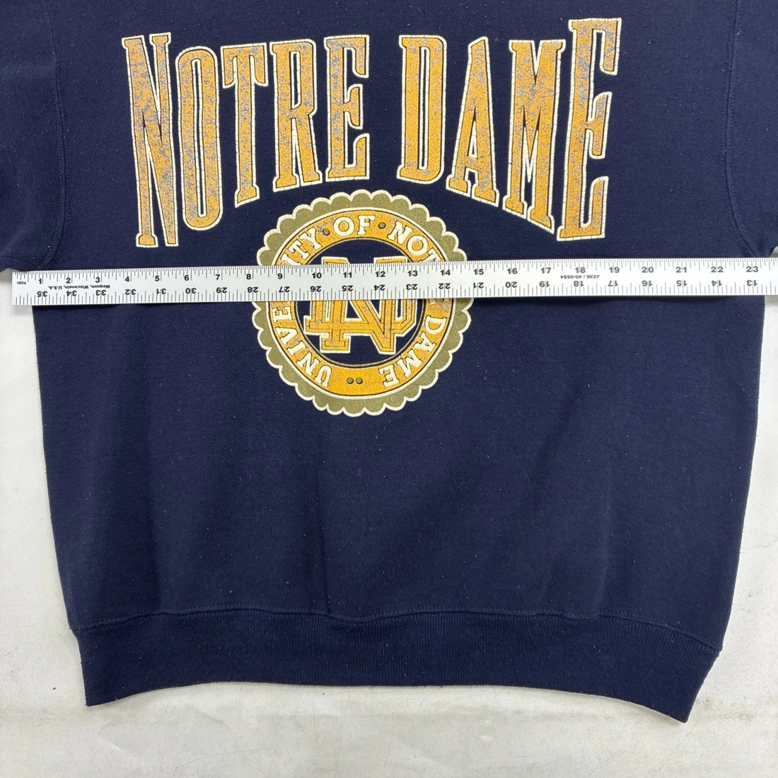 Vintage Notre Dame Fighting Irish Crest Crewneck Sweatshirt Size Large 90s NCAA