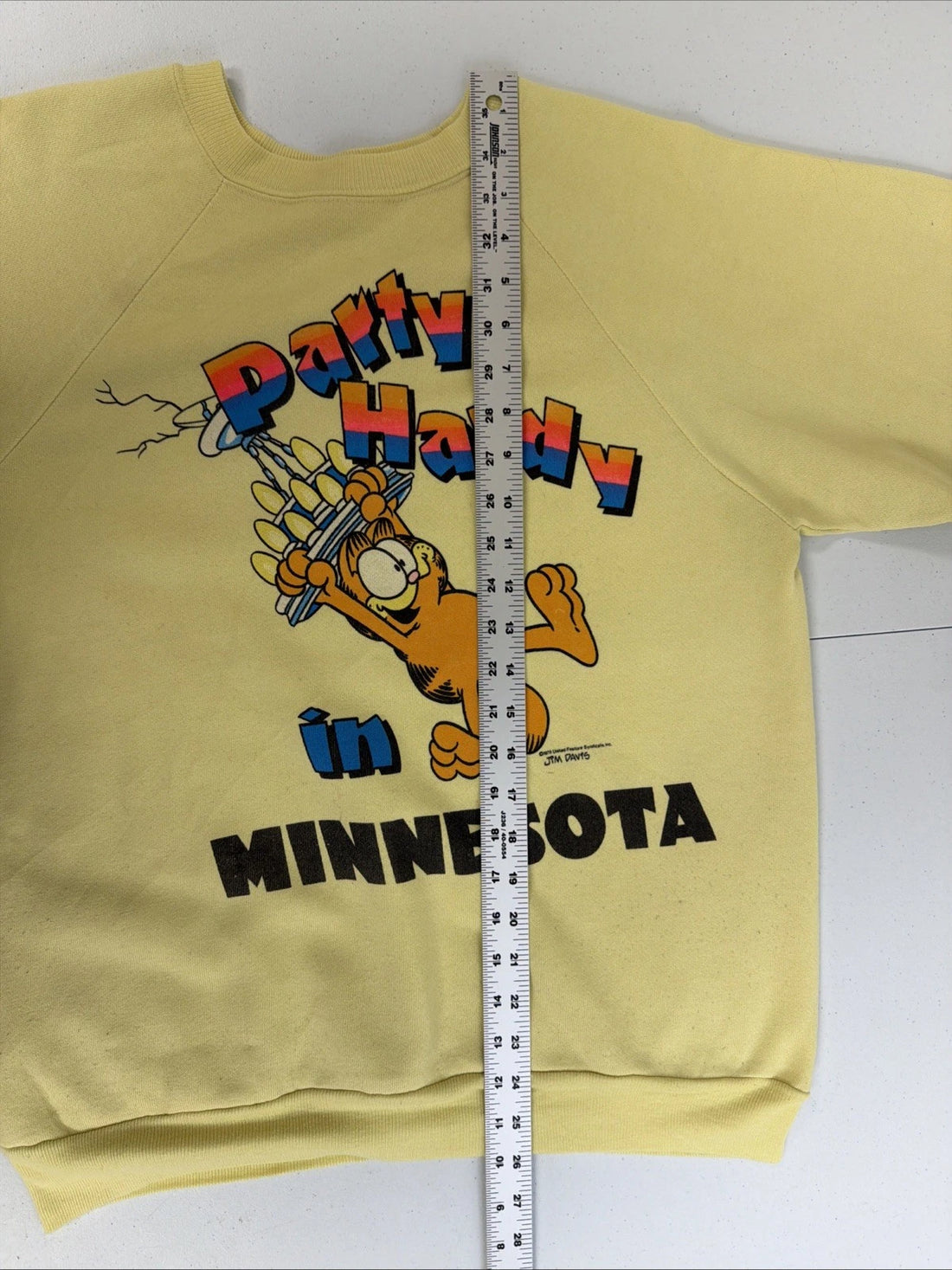 Vintage Garfield Party Hardy In Minnesota Short Sleeve Sweatshirt Large