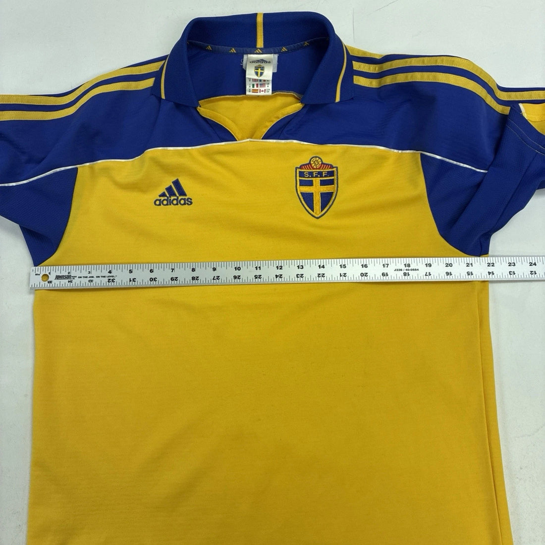 Vintage Sweden Adidas Soccer Football Jersey Size Medium FIFA