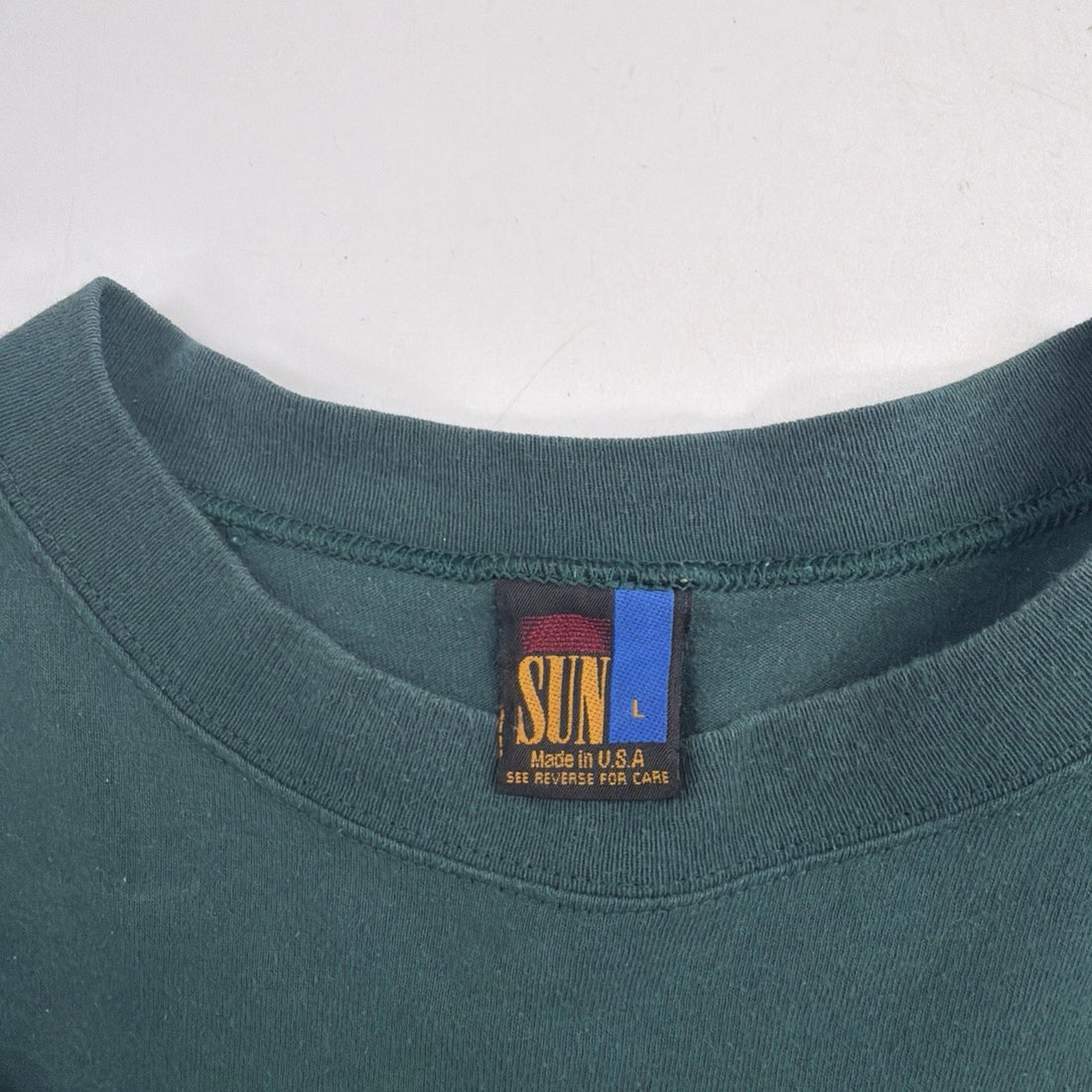 Vintage Taz Travel & Safari T-Shirt Size Large 1994 90s