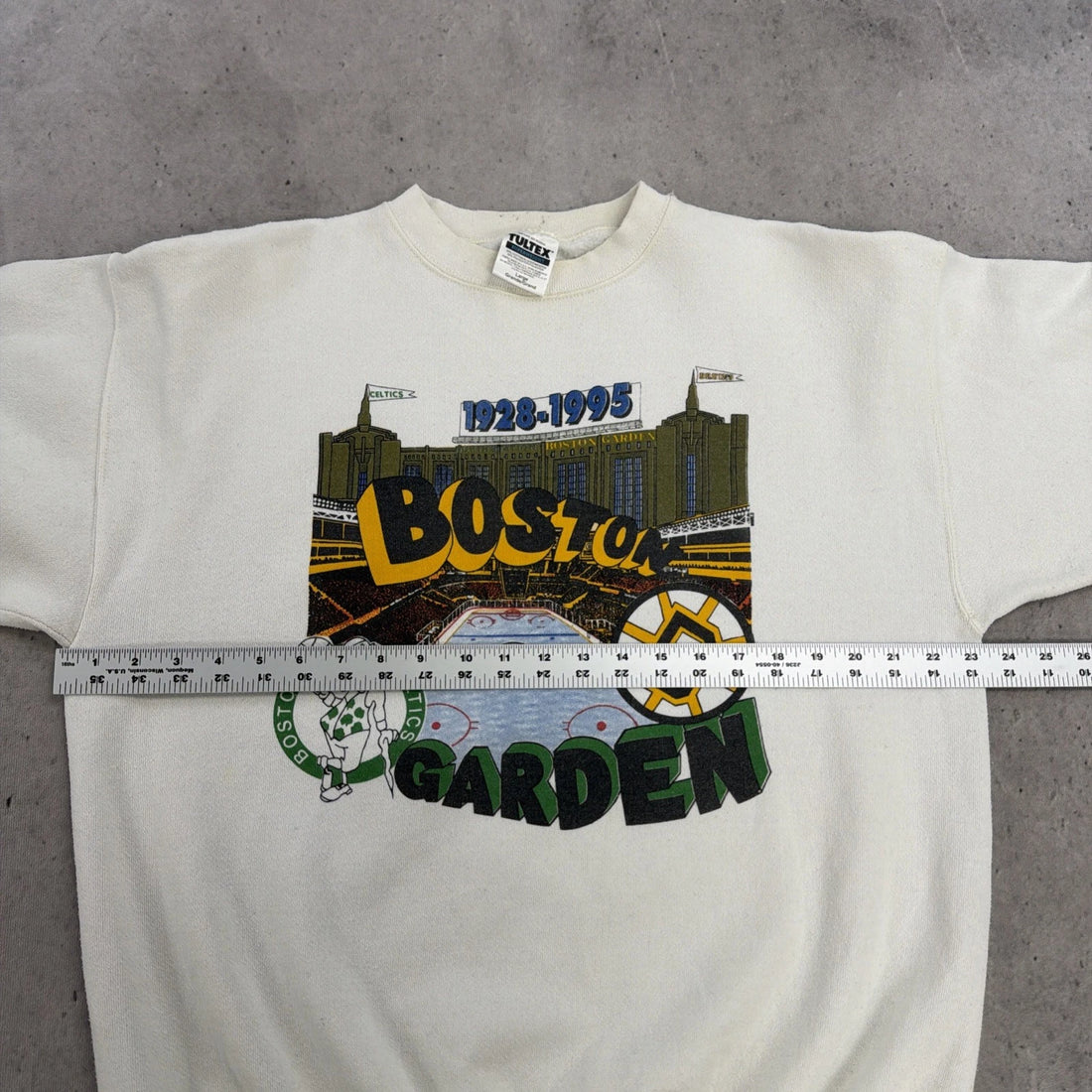 Vintage Boston Garden Celtics Bruins Crewneck Sweatshirt Size Large 90s