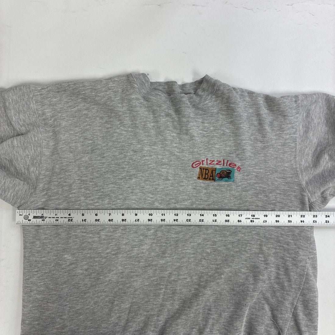 Vancouver Grizzlies Magic Johnson T's Crewneck Sweatshirt Size Large NBA