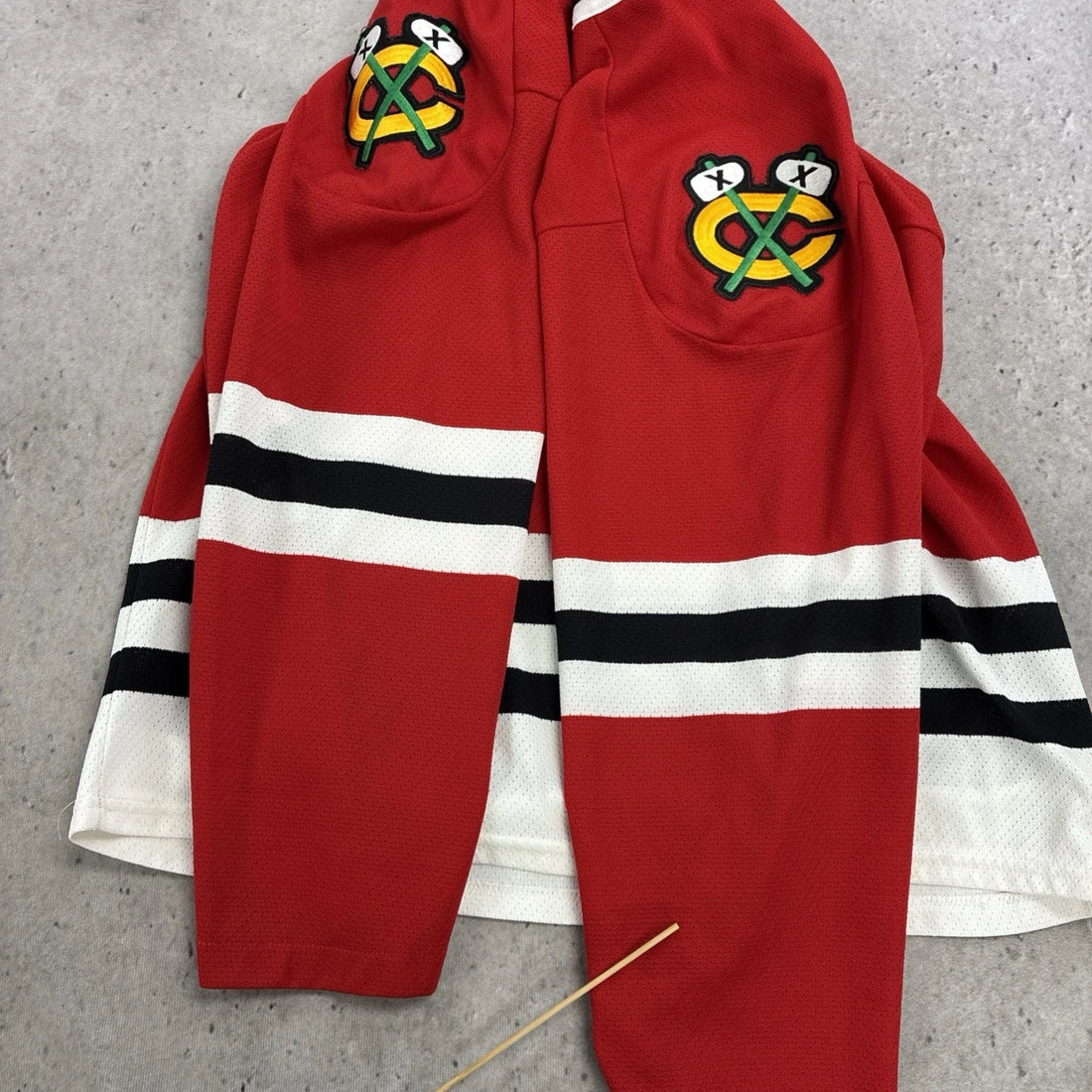 Vintage Chicago Blackhawks CCM Jersey Size Medium NHL