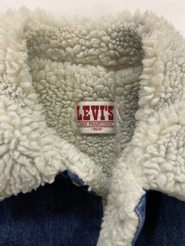 Vintage Levi's San Francisco Denim Jean Trucker Jacket Size 36R Sherpa Lined