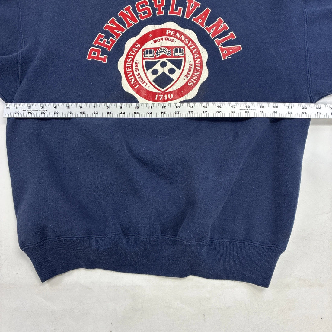 Vintage University Of Pennsylvania Crest Crewneck Sweatshirt Size Large 90s
