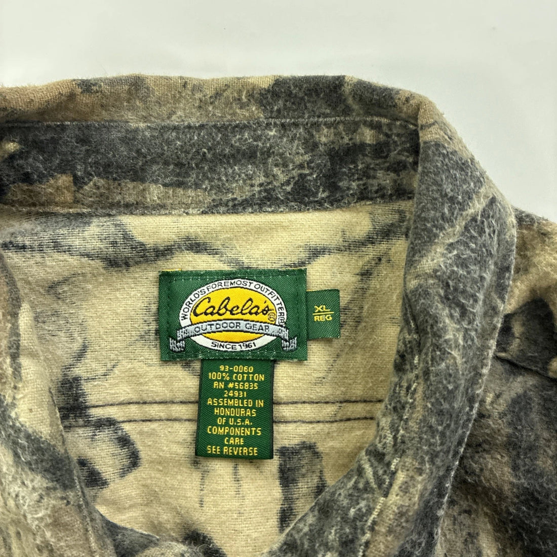 Vintage Cabela's Mossy Oak Camo Button Up Shirt Size XL