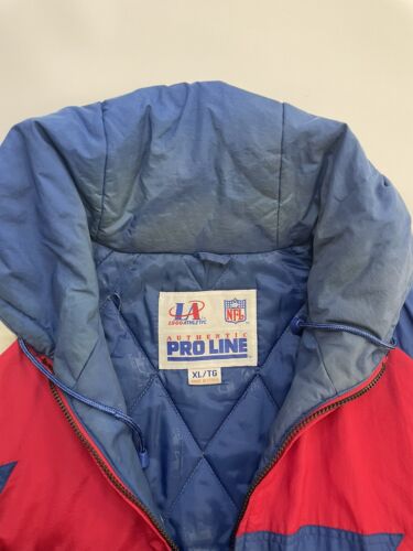 Vintage New England Patriots Logo Athletic Sharktooth Puffer Jacket Size XL NFL