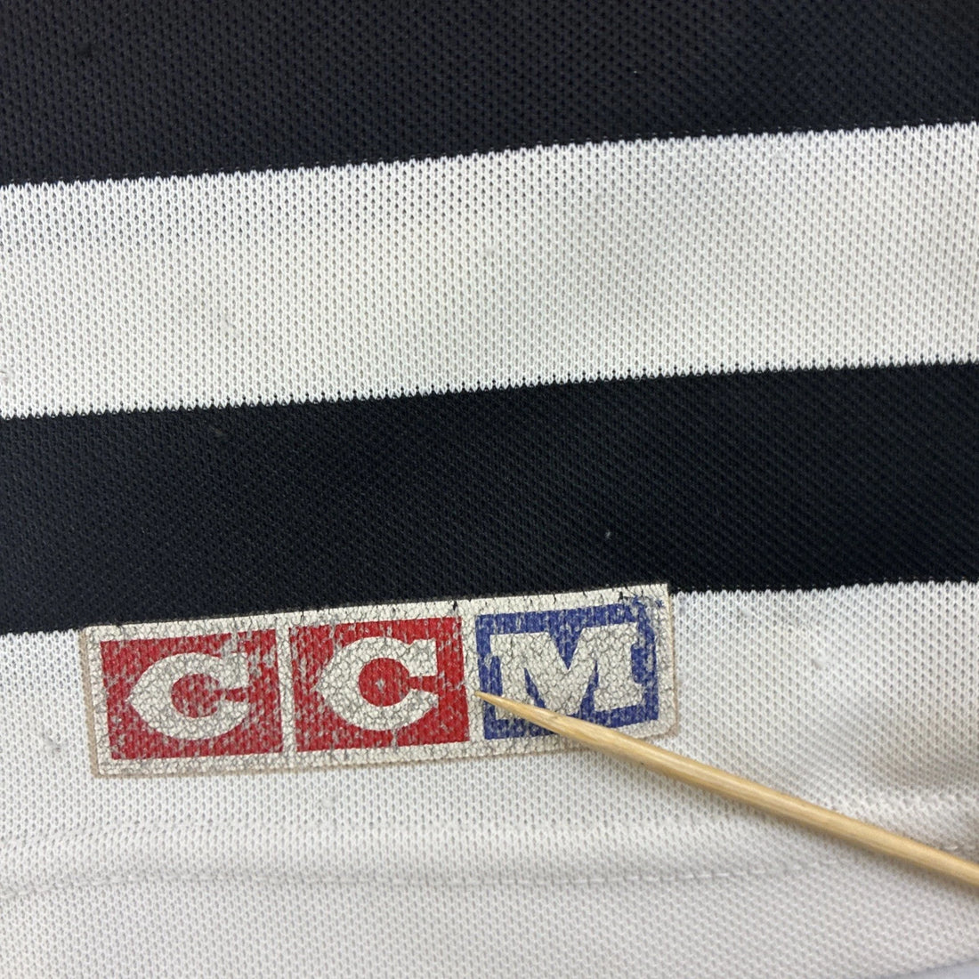 Vintage Chicago Blackhawks CCM Jersey Size Medium 90s NHL